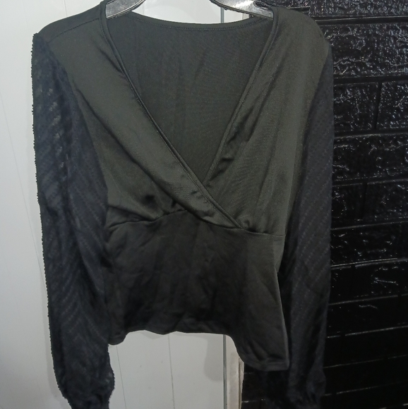 Shein Women black wrap puffer long sleeve top - Picture 7 of 11